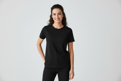 Polera negra modelo mujer