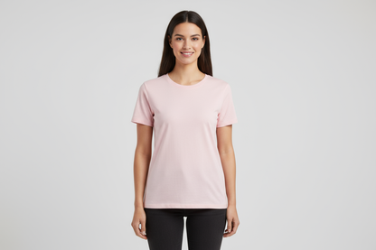 Polera rosada modelo mujer